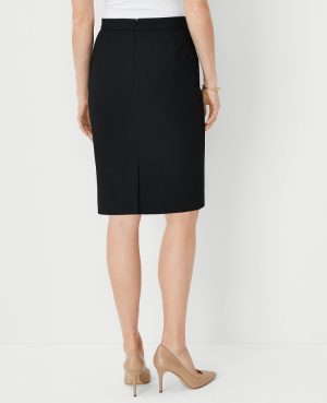 The Petite Seamed Pencil Skirt in Bi-Stretch – Curvy Fit