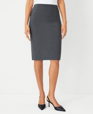 The Petite Seamed Pencil Skirt in Seasonless Stretch – Curvy Fit
