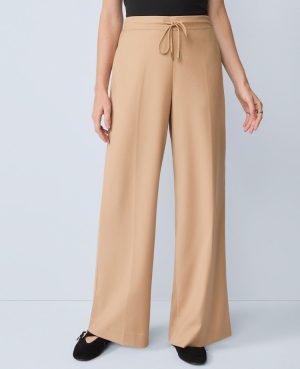 Wide-Leg Jogger Pant
