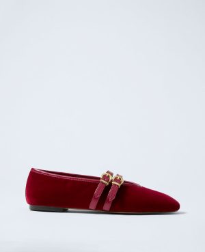 Weekend Collection Velvet Buckle Flat
